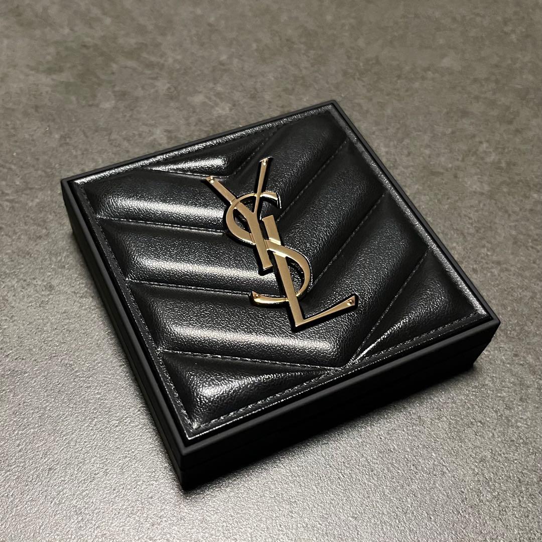 YSL オールアワーズ ハイパープレストパウダー ユニヴァーサル