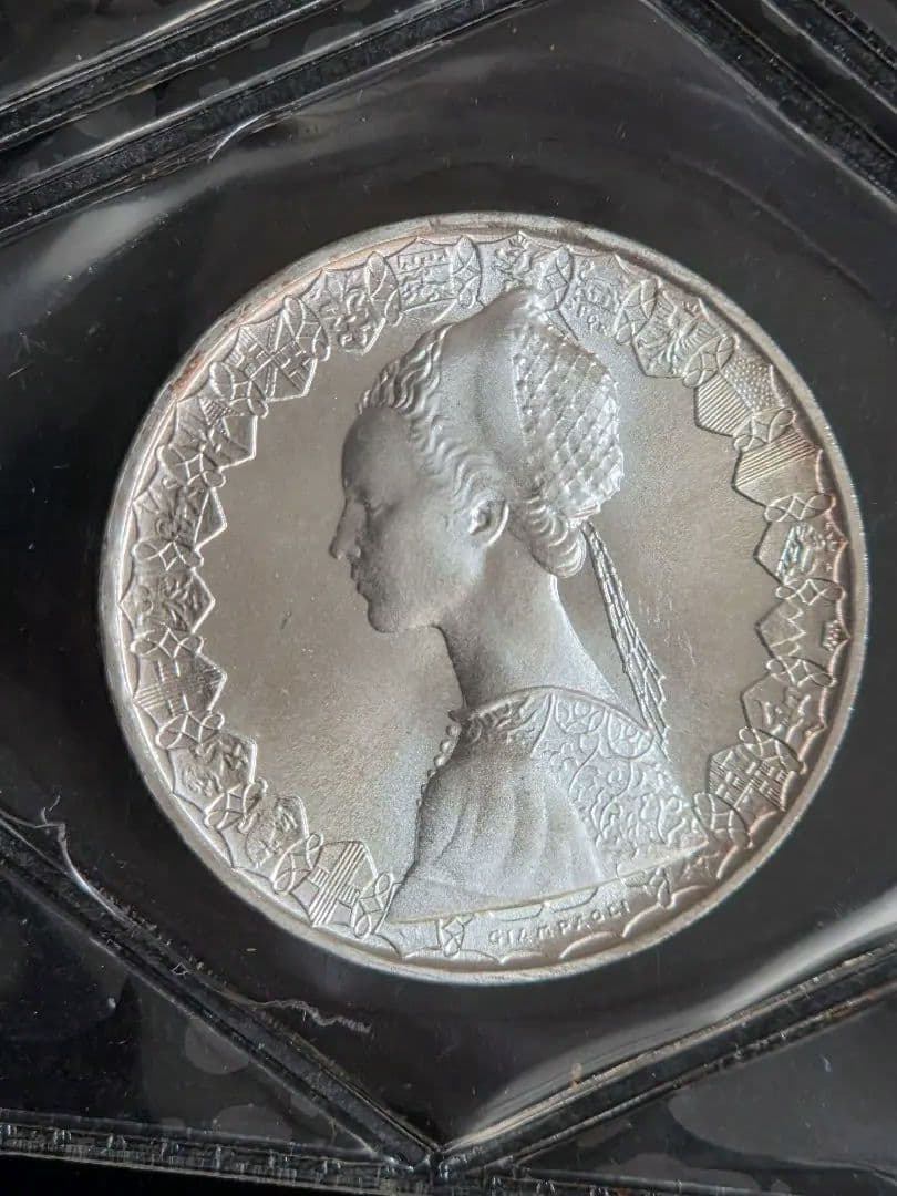 (稀少)イタリア共和国　銀貨と記念貨入りミントセット　11枚　1981