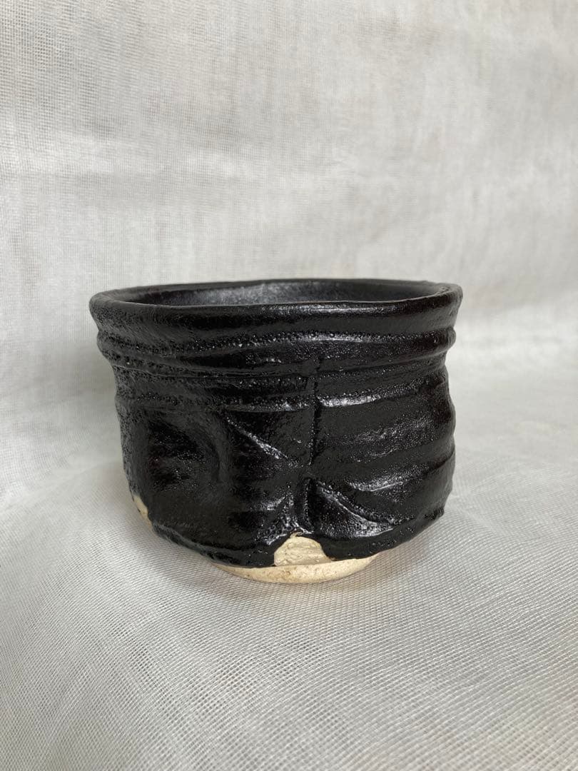 瀬戸焼／変形黒織部茶碗／B35