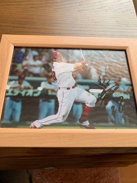 【美品】広島東洋カープ　新井貴浩選手　直筆サイン　写真