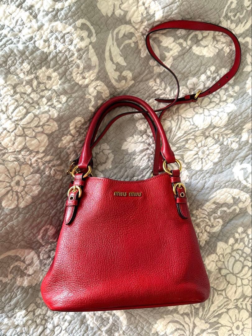 ミュウミュウ　バッグ　赤