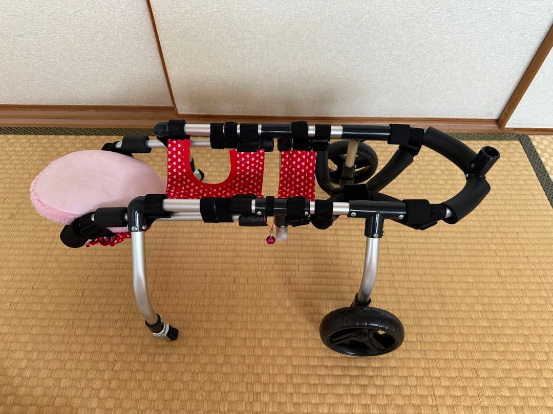 ワンちゃん4輪　リハビリ　食事補助　介護補助　犬の歩行器