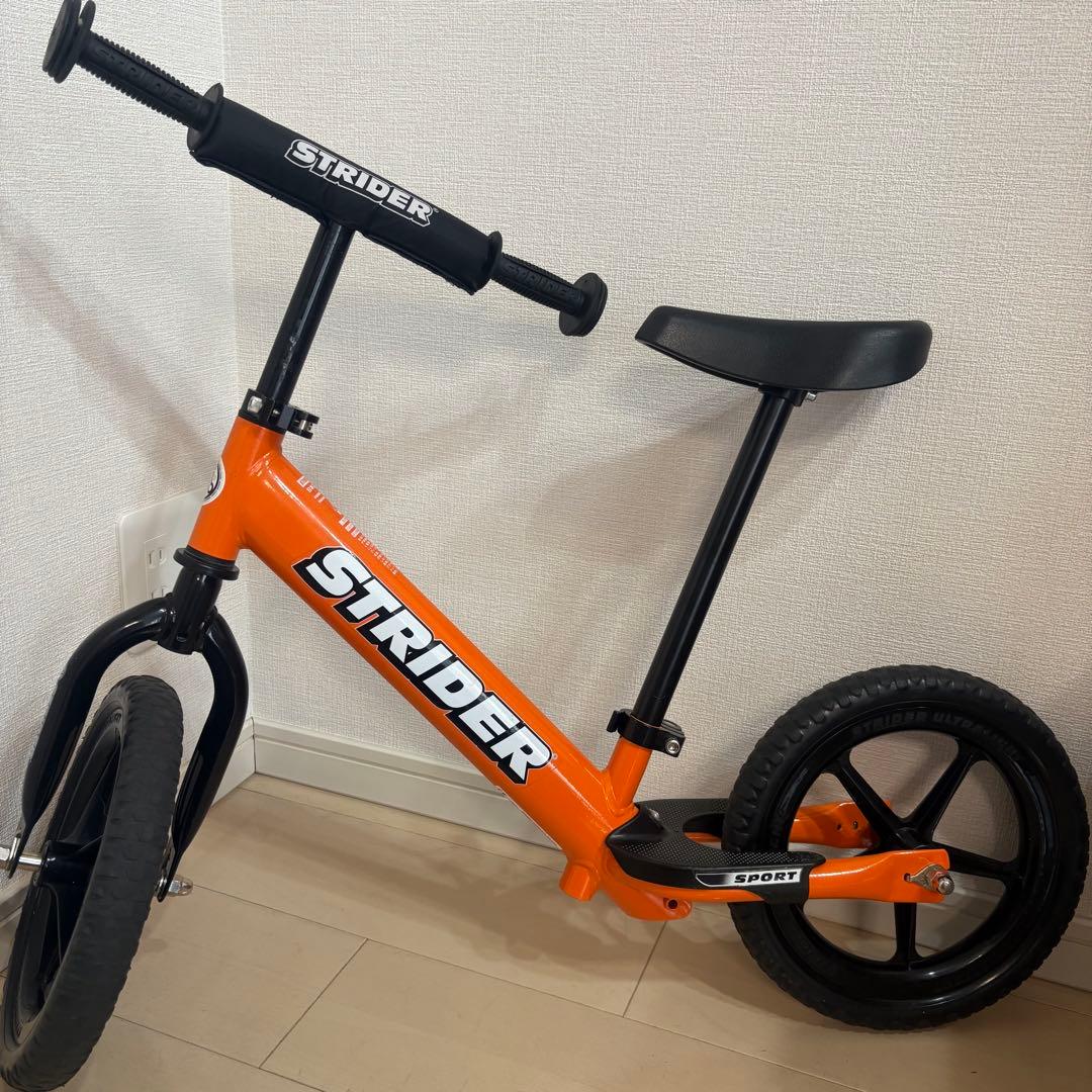 【美品】STRIDER 12スポーツ バランスバイク+プロテクター+専用バッグ