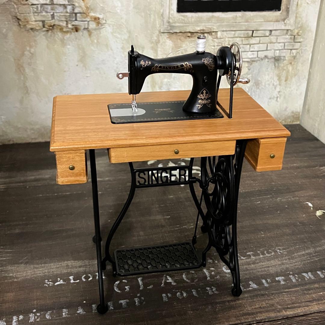 ミニチュア　ドール家具　ミシン　ドールハウス　1/6サイズ　ブライス