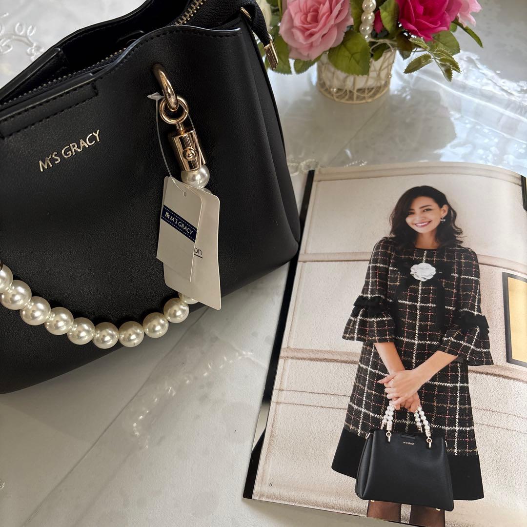 エムズグレイシー　カタログ掲載ロゴ入りパールハンドバック　ブラック（ベルト無し）