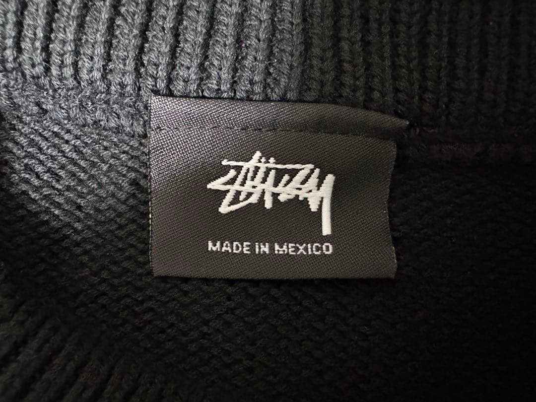 ストゥーシーニットセーター