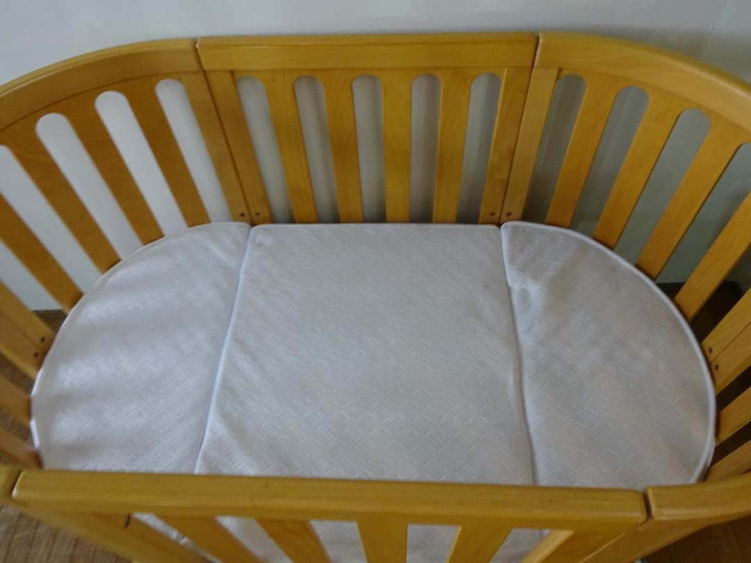 ベビーベッド　ベビーサークル　木製　マットレス付き　（検）ストッケ