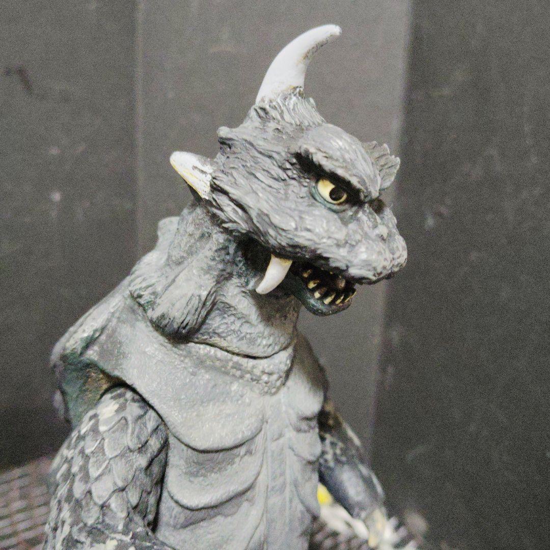 ウルトラQ怪獣旧型絶版ソフビモノクロverゴメス.ナメゴン.ケムール人