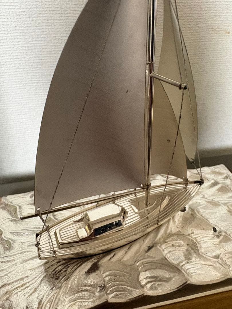 銀製ヨット(960)128g(土台を取り除いた重量)ガラスケース付