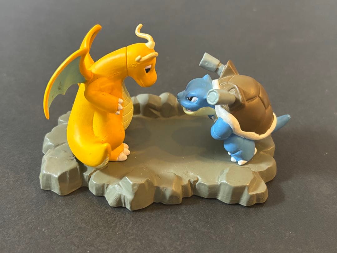 初代ポケモン　カイリューVSカメックス　フィギュア