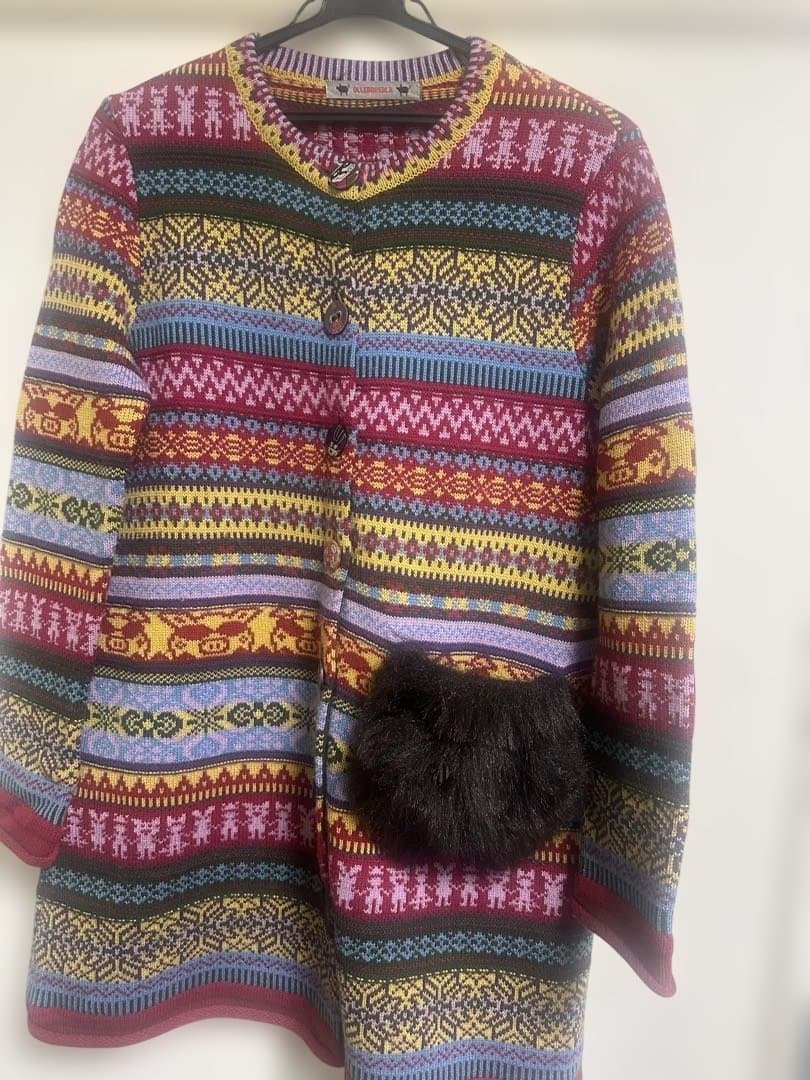 アルペロベロファーケープ付きロングカーディガン