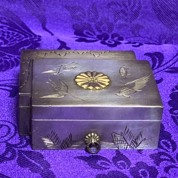 御下賜品　純銀重ね箱型　ボンボニエール　菊紋　鶴亀　皇室