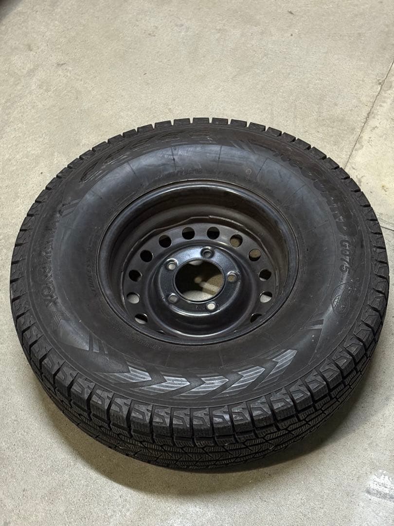 ランクル70スタッドレスタイヤLT285/75R16ホイール付き４本セット