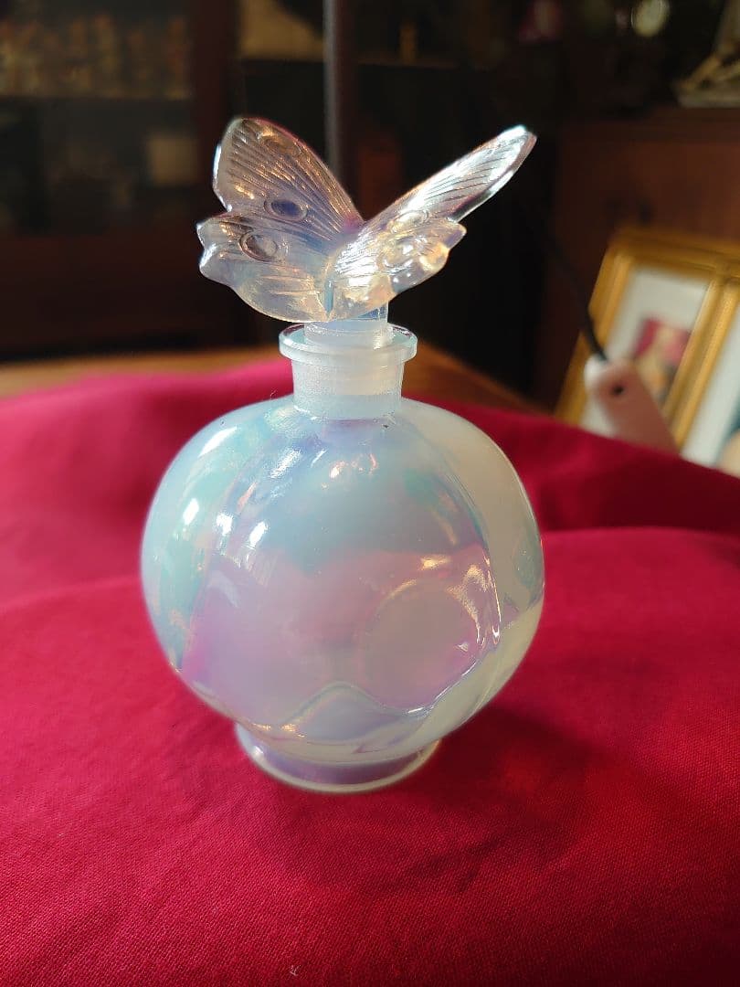 フランス1930s'オパールセント「蝶のパフィームボトル」香水瓶