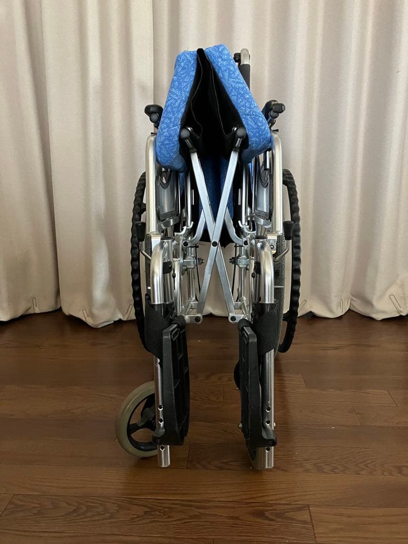 松永製作所　青色布地の車椅子