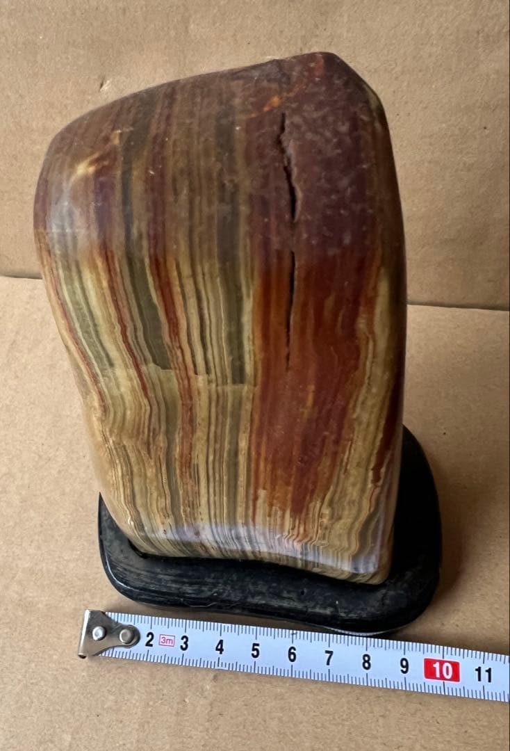 多色ストーンの自然石彫刻