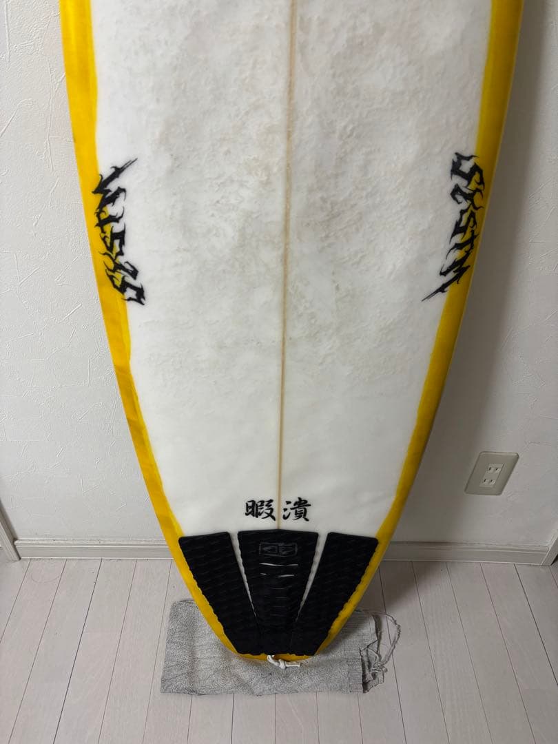 ホワイト/イエロー スワローテール サーフボード