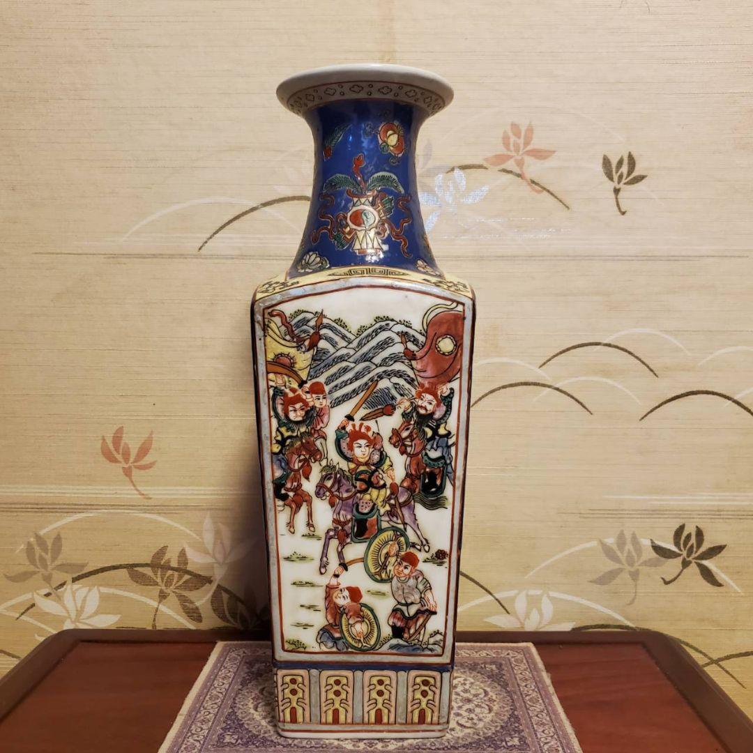 中国古玩　大清同治年製　色絵賢人武人図　角形花瓶　箱付き