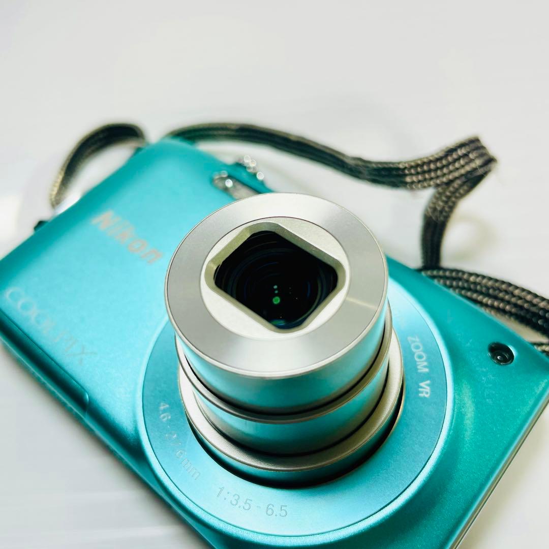 超美品　箱付き　Nikon COOLPIX S3300 ニコン　クールピクス