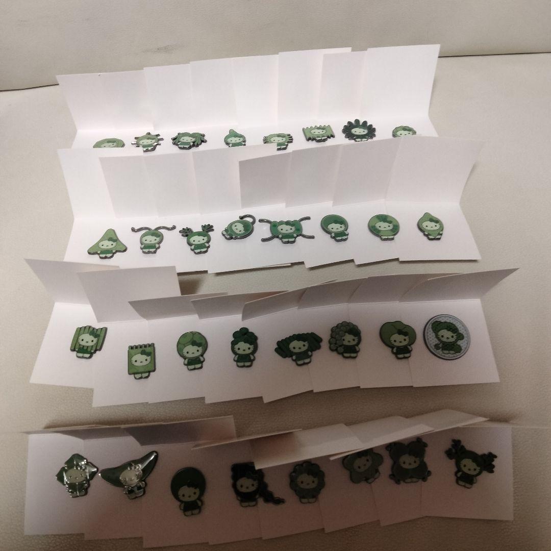 藻キティピンバッジ