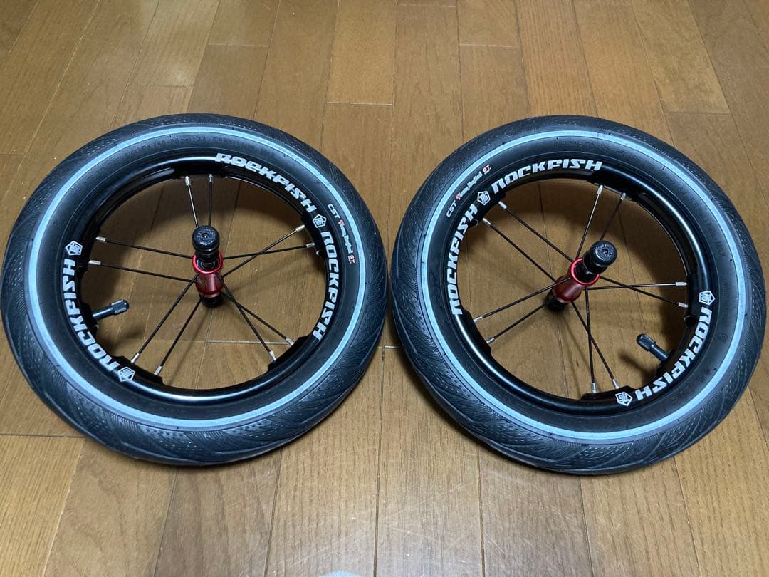 ロックフィッシュ　ROCKFISH 新型R6 軽量アルミホイール　黒×赤　美品