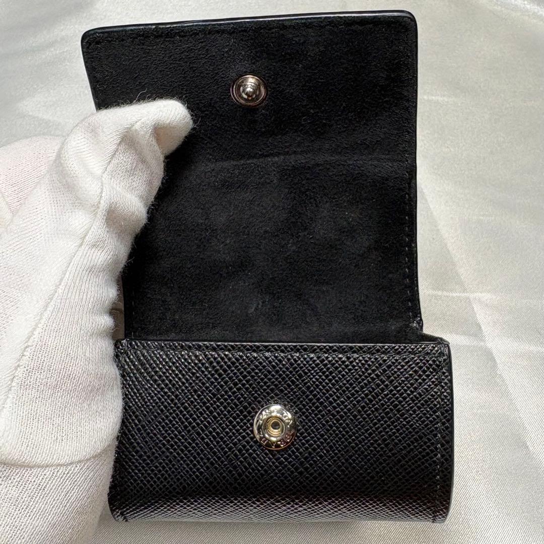 現行【PRADA】AirPods proケース サフィアーノレザー 3角ロゴ 黒