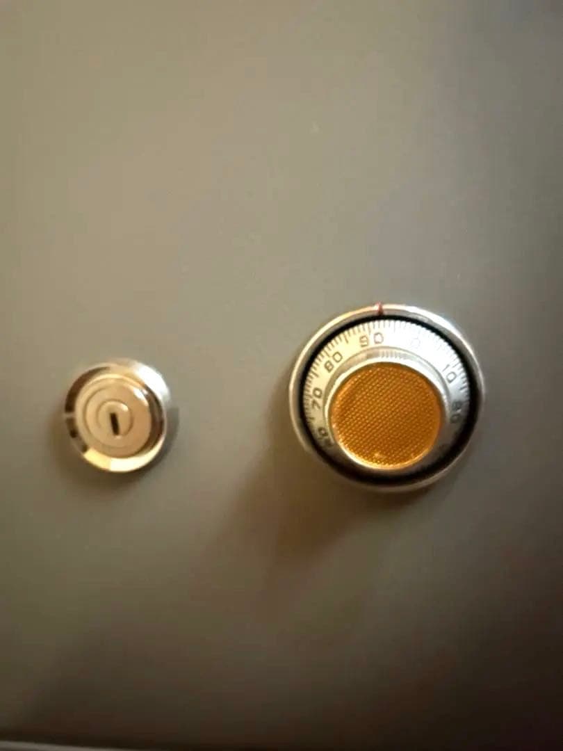 【送料込み・匿名配送】耐火金庫　EIKO　ダイヤル式・鍵付き　家庭用金庫