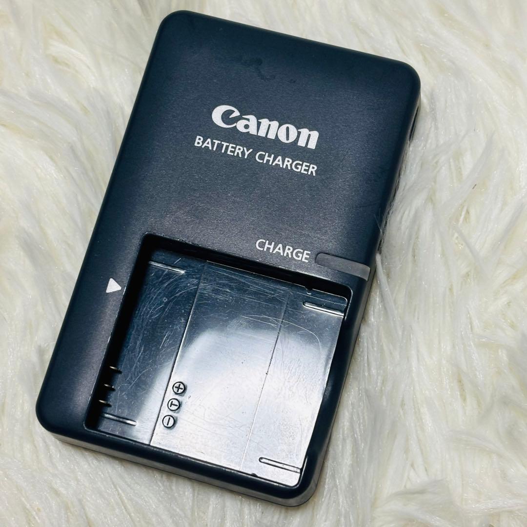 Canon IXY DIGITAL 50 本体と充電器