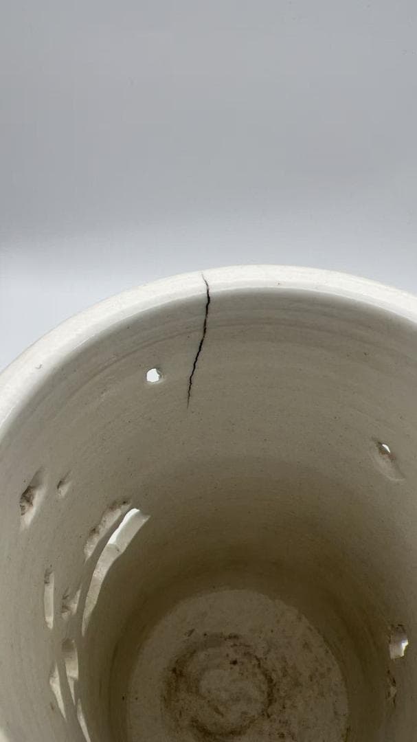 清時代 【王炳荣作】在銘 雕瓷虎獸松林文筆筒 白磁 文房具(Y-8)