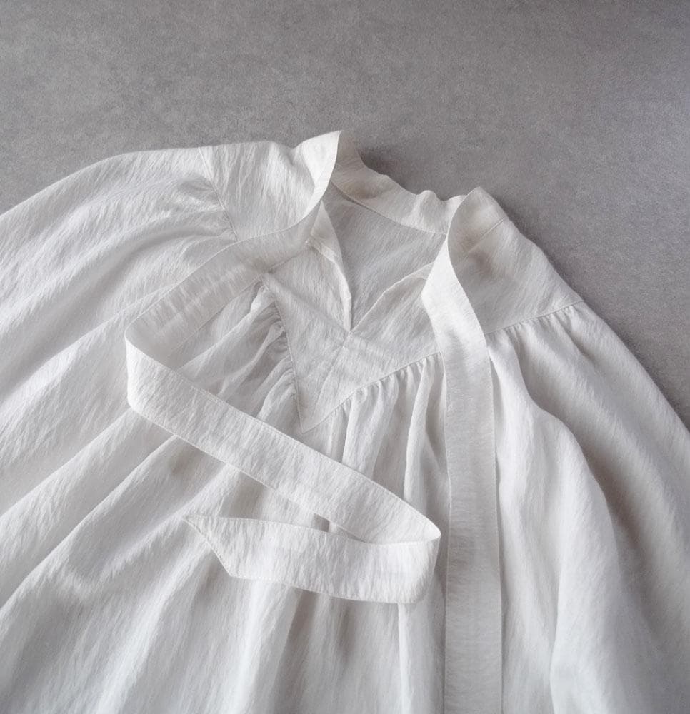 美品 デミルクス ビームス 2,2万円 ボウタイブラウス ホワイト D303