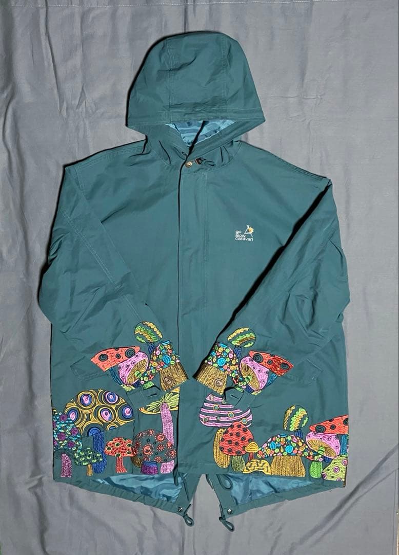 go slow caravan / コットンナイロンパネル刺繍モッズコート