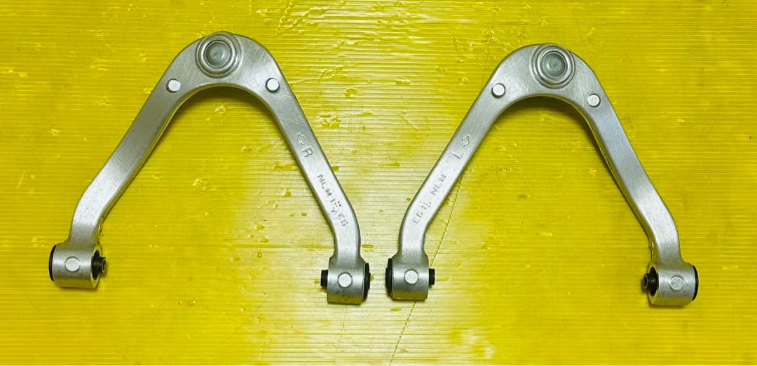 V36 y51 y50 Z34 セダン アッパーアーム 純正