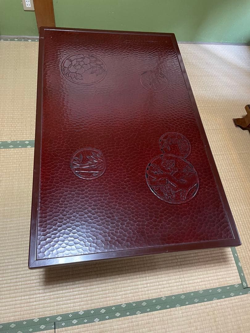 送料込み！　手彫り彫刻が美しい座卓　民芸品