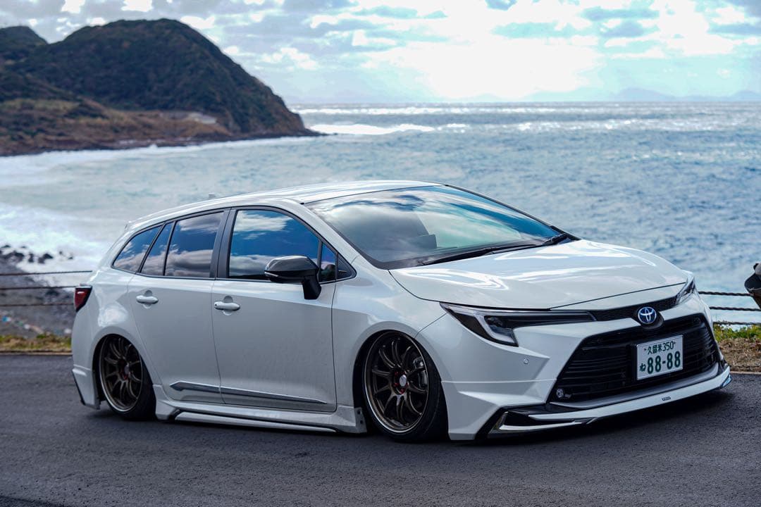 トヨタカローラツーリングハイブリッド219 エアサス　リア脚のみ50プリウスにも