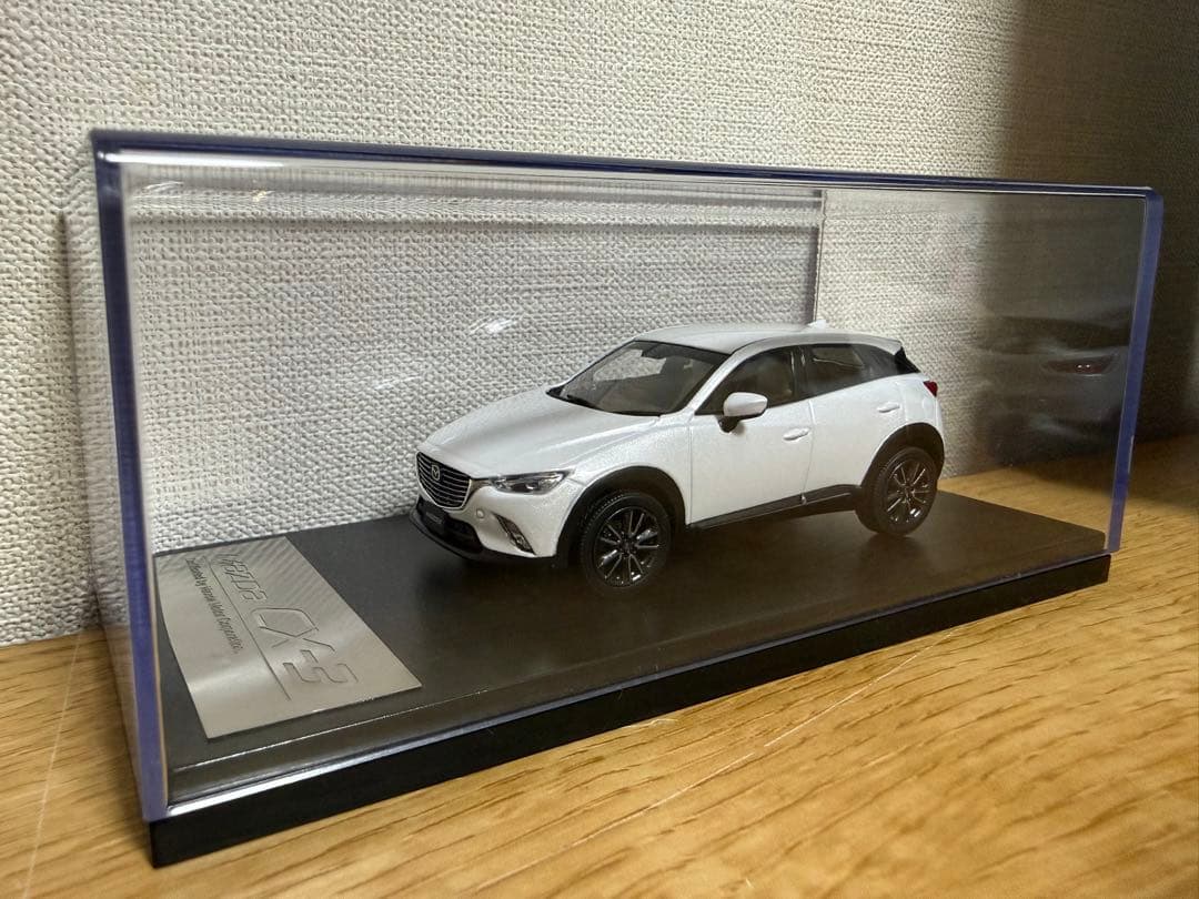 ミニカー1/43　マツダ　CX-3 ディーラー ふモデルカー カラーサンプル 白