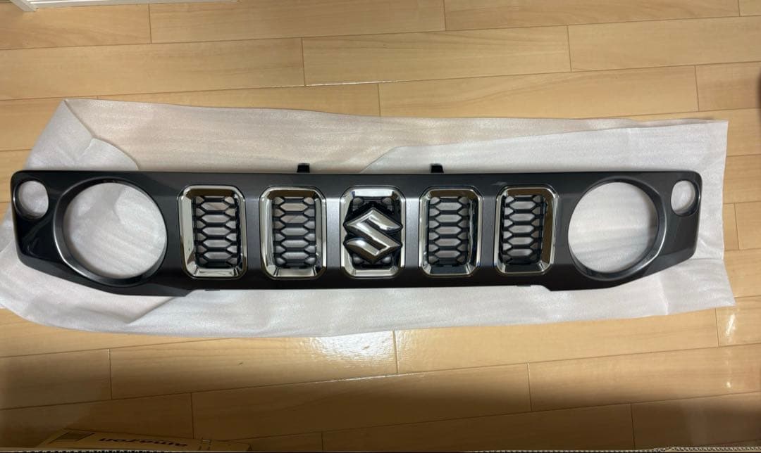 スズキ　ジムニーノマド　フロントグリル