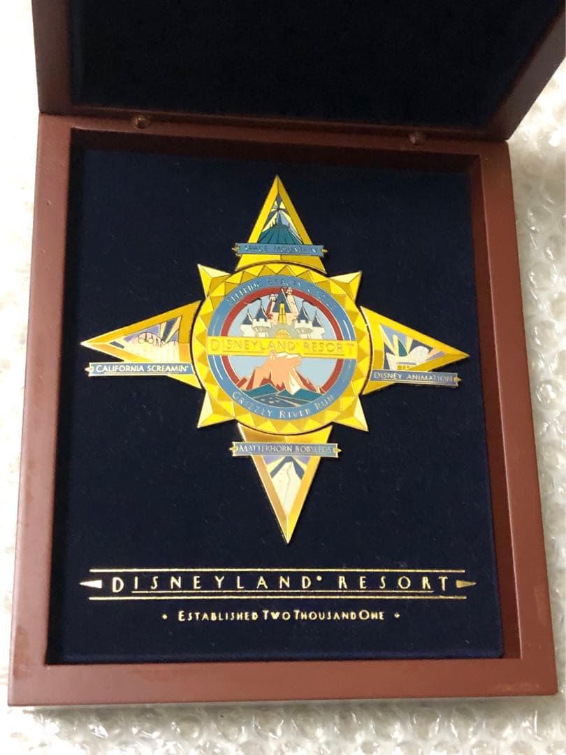 限定 貴重 Disneyカルフォルニア ディズニーランド コンパス ピンバッジ