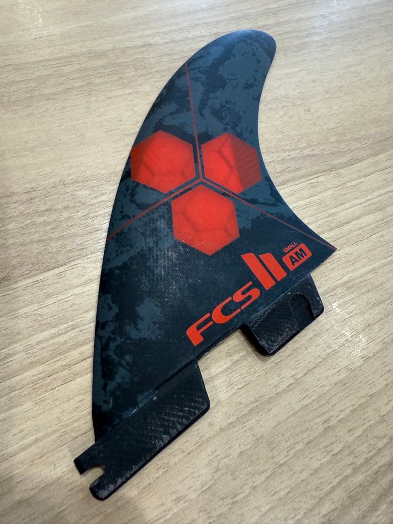 FCS 2トライフィン 赤/黒 アルメリックSサイズ