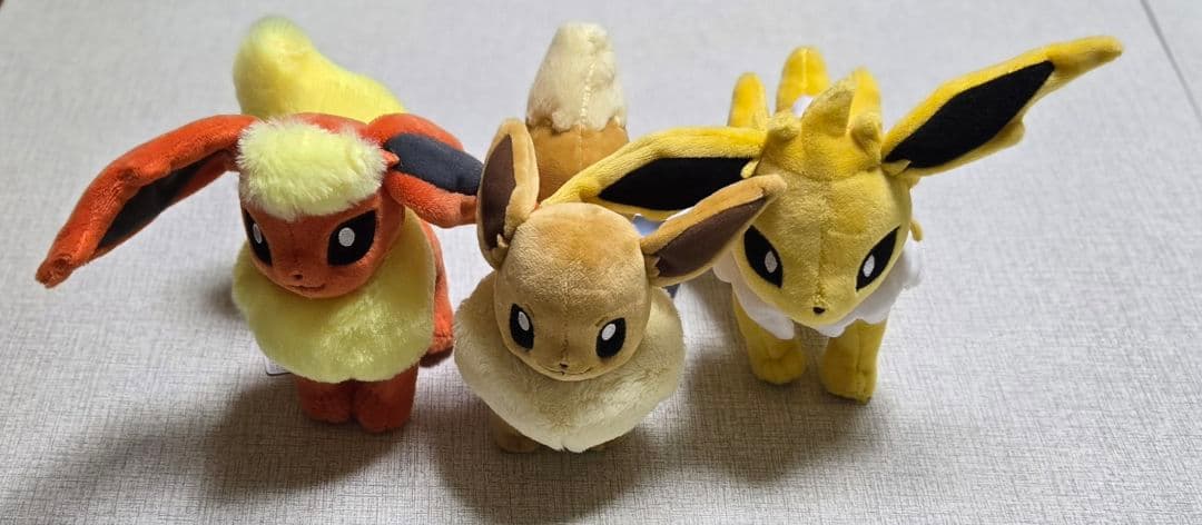 ポケモンセンター　ぬいぐるみ　3体セット　サンダース　ブースター　イーブイ　S