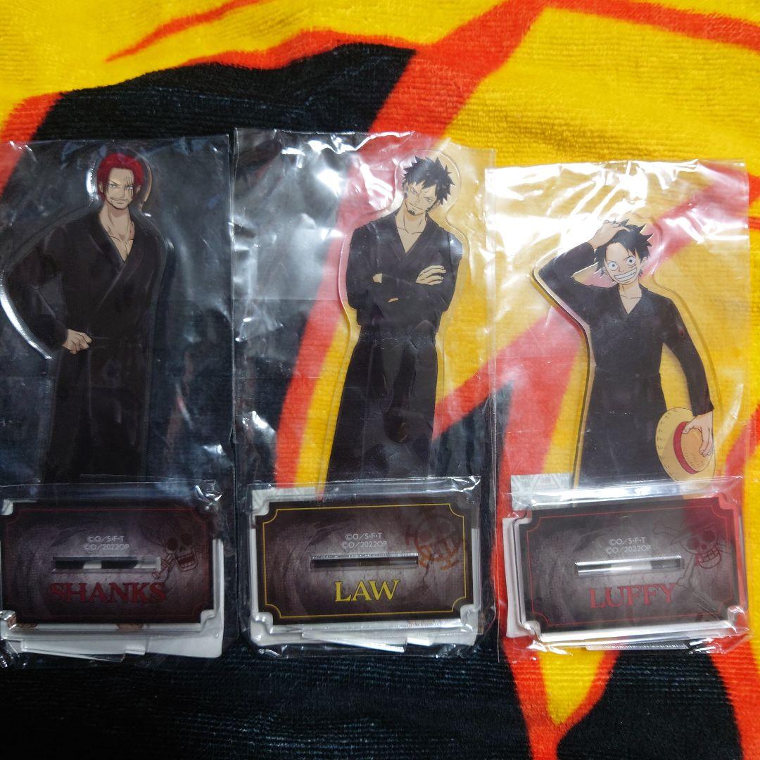 アクリルスタンド　ワンピース バスローブ　ルフィ　ロー　シャンクス