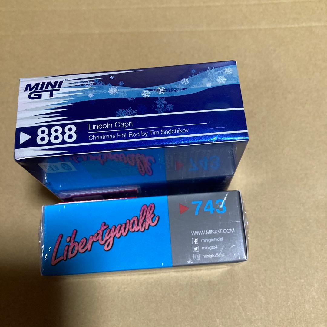MINI GT のLBWK KUMA743とLincoln capri888