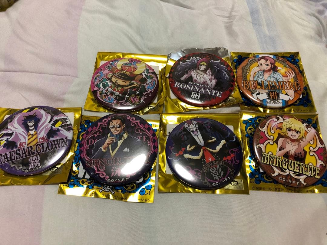 ワンピース　輩缶バッジ　WORLD