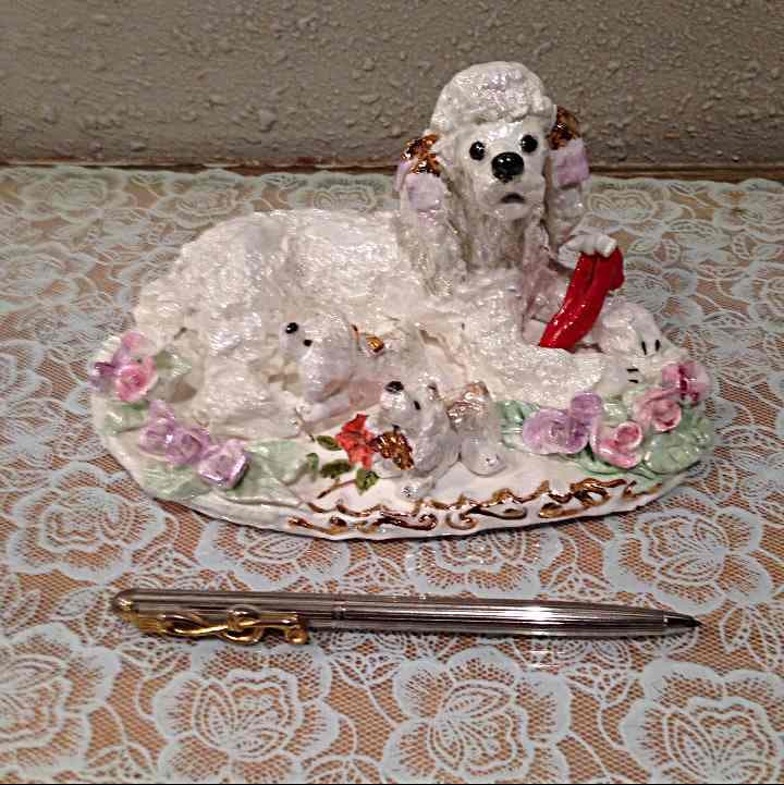 プードルの置物