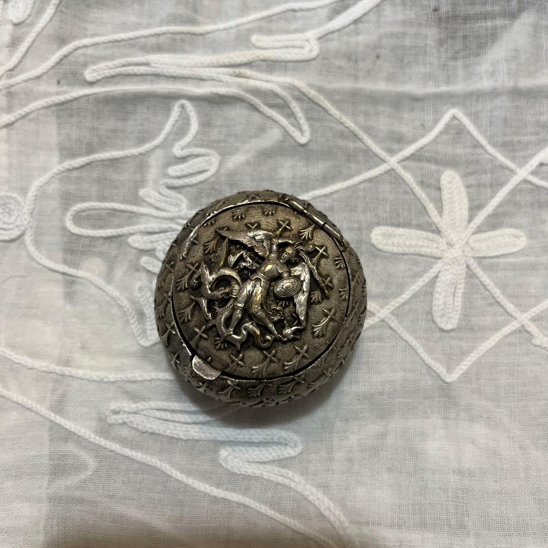 フランスアンティーク　天使　モンサンミッシェルの小箱　ピルケース