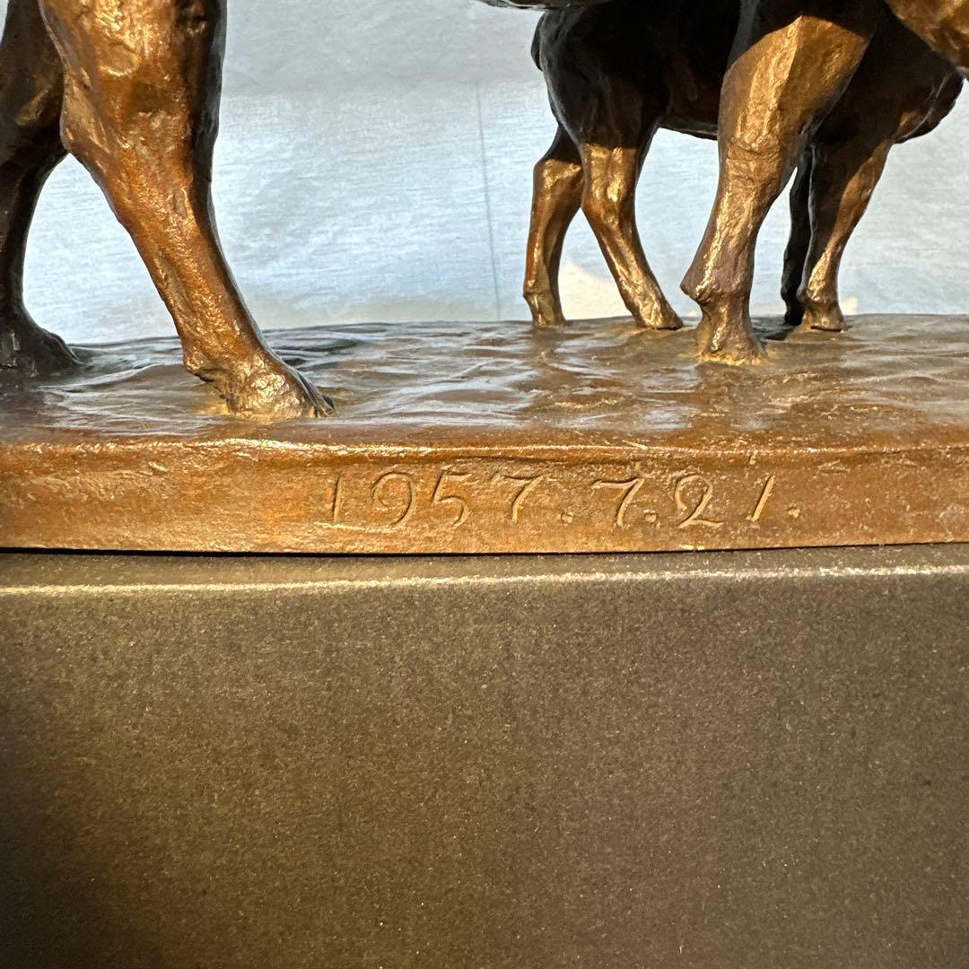 アンティーク雑貨　ブロンズ製 羊と子羊の彫刻 1957年製