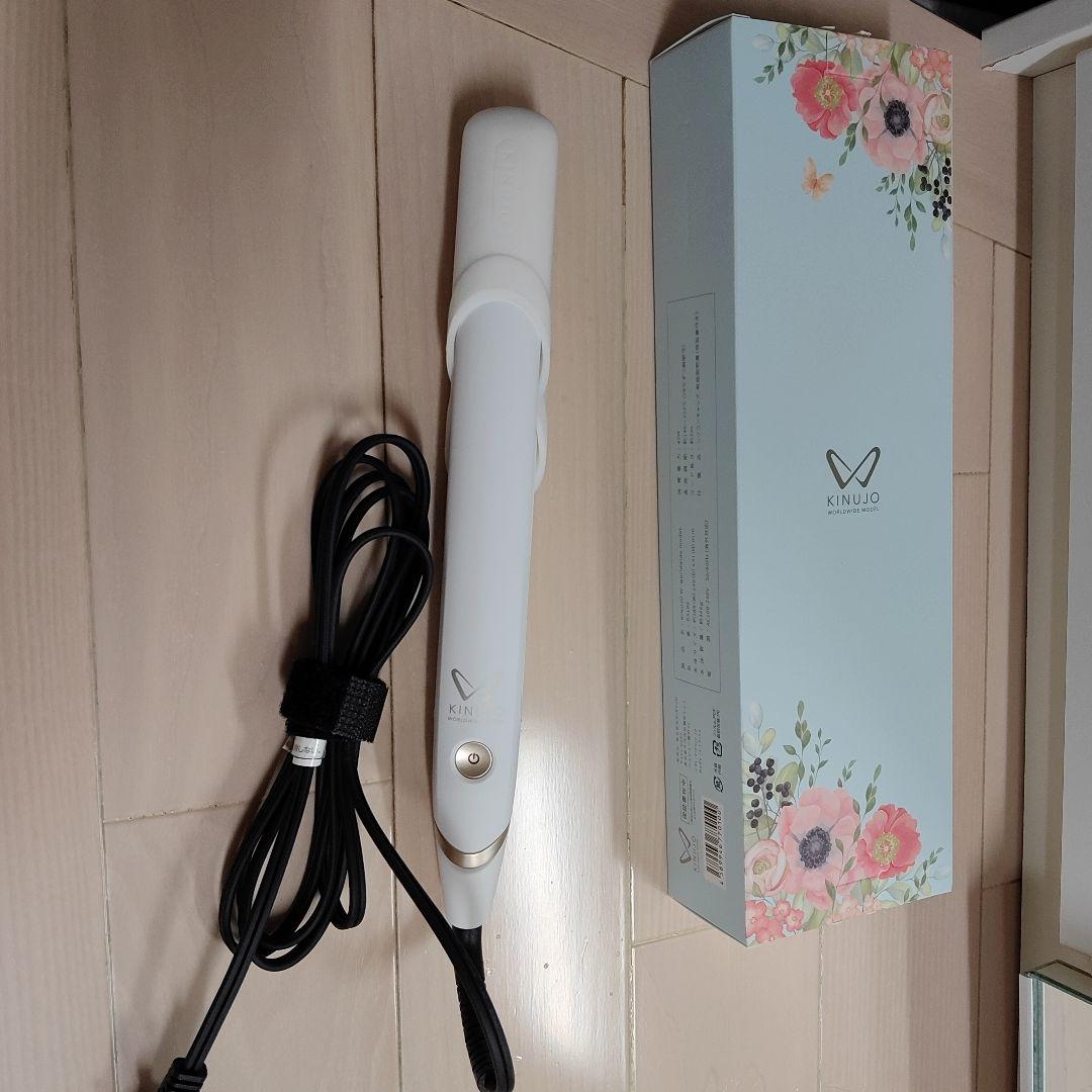 ゆかり♡KINUJO ストレートヘアアイロン ホワイト