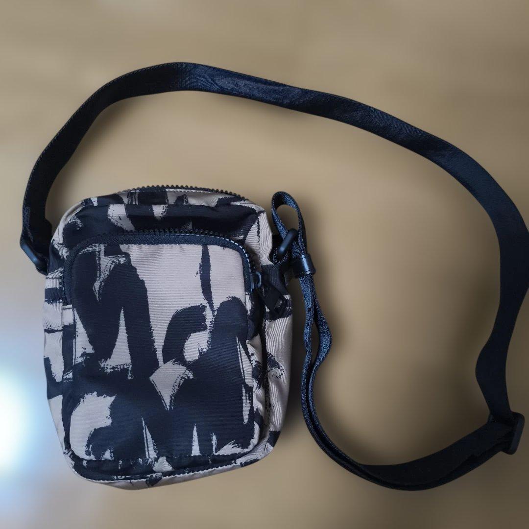 アレキサンダーマックイーン グラフィティ メッセンジャーバッグ