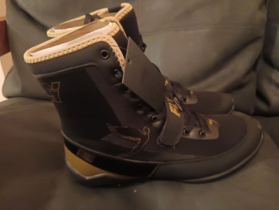 ＦＬY フライ　ボクシングシューズ　　新品未使用 タグ箱付き