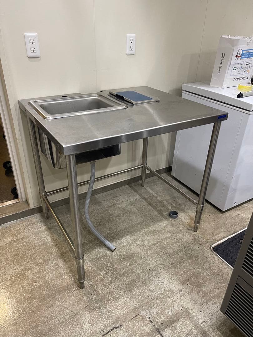 2月末までの特価‼️厨房作業台(シンク付き)