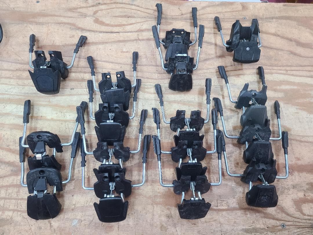 スキーブレーキの交換部品各種 x16